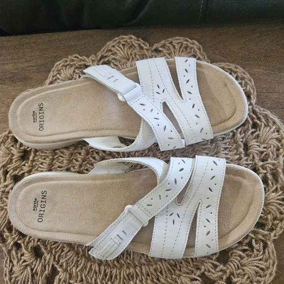 EUC Earth Origins sandals- 10 - Picture 2 of 10
